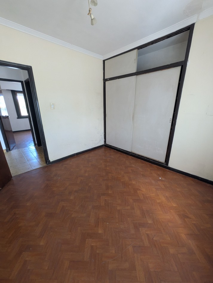 **INMUEBLE EN BLOCK EN VENTA - LOCAL COMERCIAL A LA CALLE + VIVIENDA EN PLANTA ALTA EN BARRIO LOURDES**
