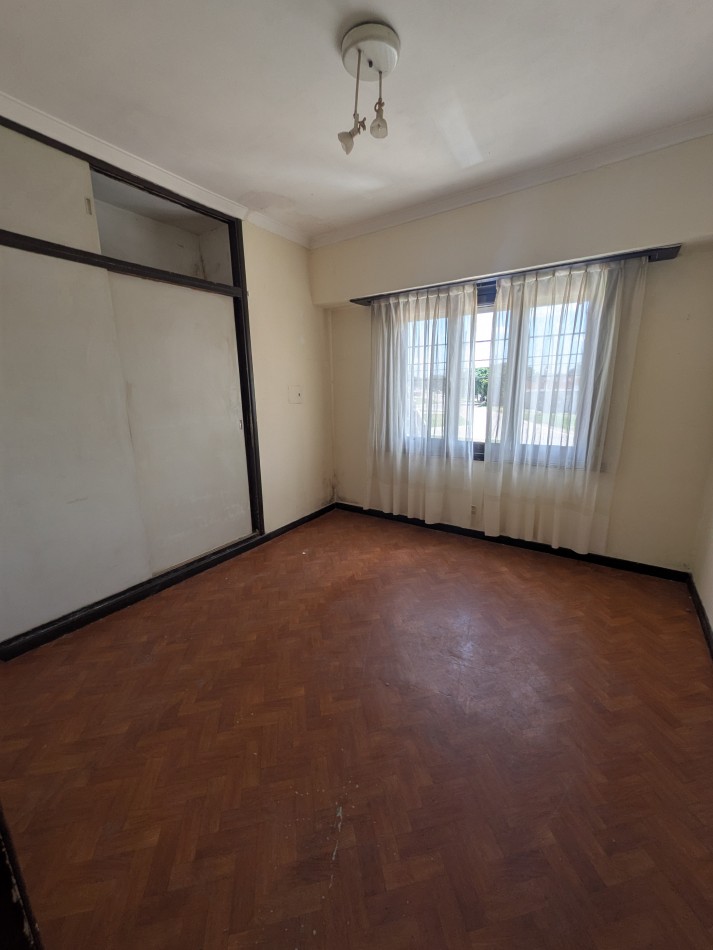 **INMUEBLE EN BLOCK EN VENTA - LOCAL COMERCIAL A LA CALLE + VIVIENDA EN PLANTA ALTA EN BARRIO LOURDES**