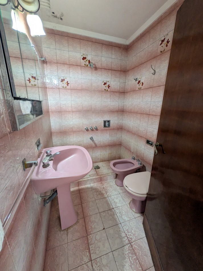 **INMUEBLE EN BLOCK EN VENTA - LOCAL COMERCIAL A LA CALLE + VIVIENDA EN PLANTA ALTA EN BARRIO LOURDES**