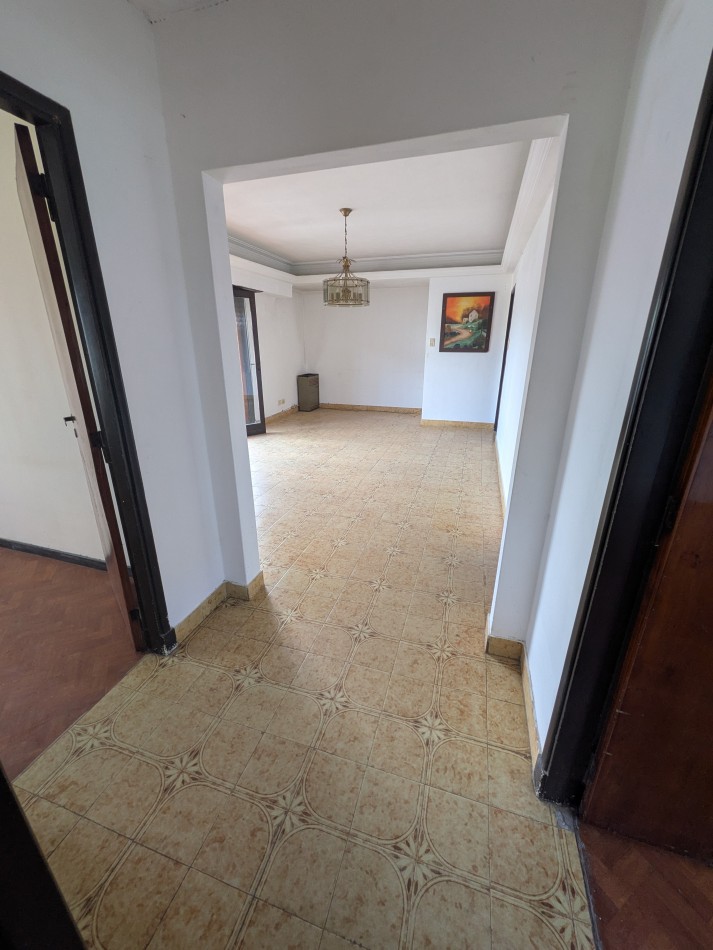**INMUEBLE EN BLOCK EN VENTA - LOCAL COMERCIAL A LA CALLE + VIVIENDA EN PLANTA ALTA EN BARRIO LOURDES**
