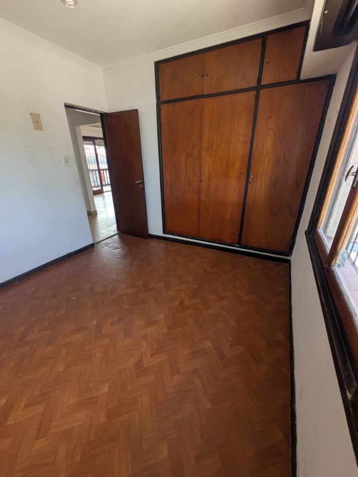 **INMUEBLE EN BLOCK EN VENTA - LOCAL COMERCIAL A LA CALLE + VIVIENDA EN PLANTA ALTA EN BARRIO LOURDES**