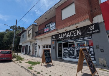 **INMUEBLE EN BLOCK EN VENTA - LOCAL COMERCIAL A LA CALLE + VIVIENDA EN PLANTA ALTA EN BARRIO LOURDES**